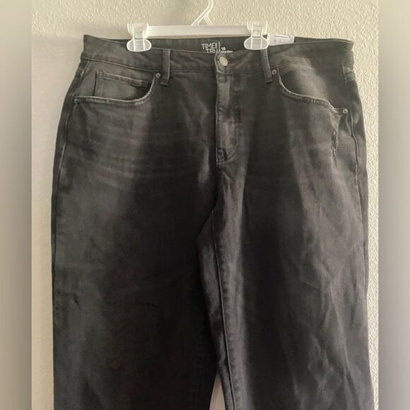 Time and Tru NWT Women's Black Boyfriend Jeans Sharkbite Distressed Hem 16 - Picture 7 of 8